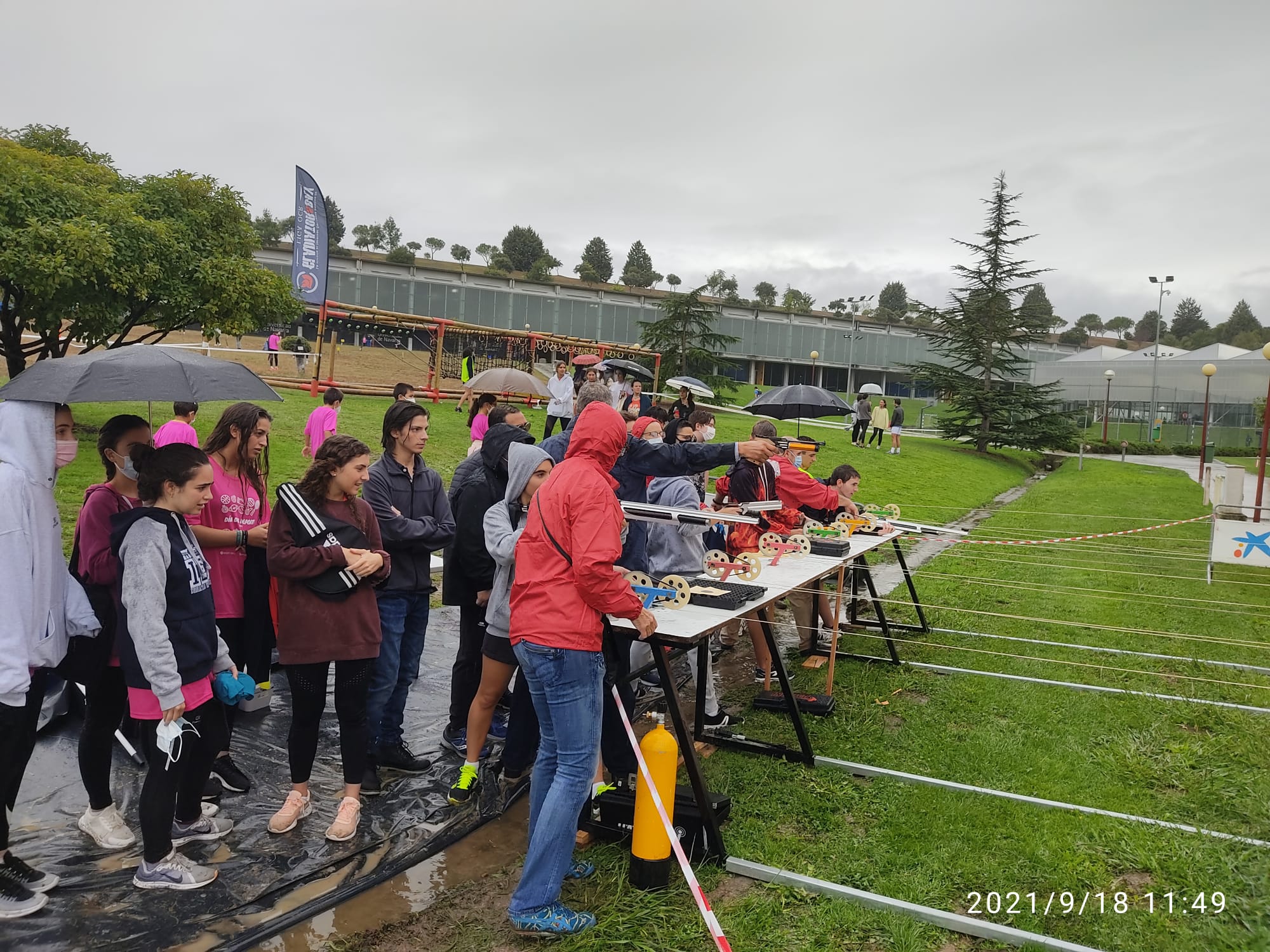 LA FEDERACIÓN NAVARRA DE TIRO OLÍMPICO PARTICIPO EN EL DÍA DEL DEPORTE DE LA UNIVERSIDAD DE NAVARRA..
